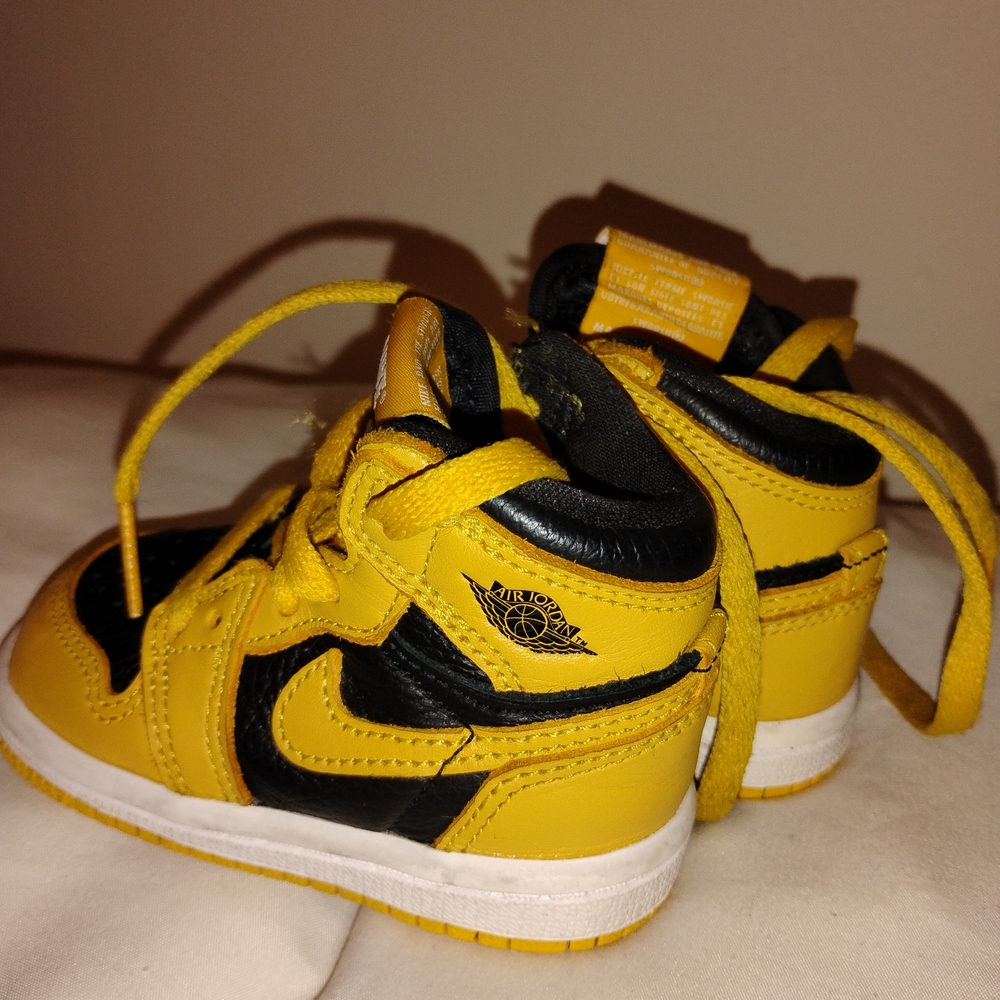 Nike Kids Yellow and Black Sneakers